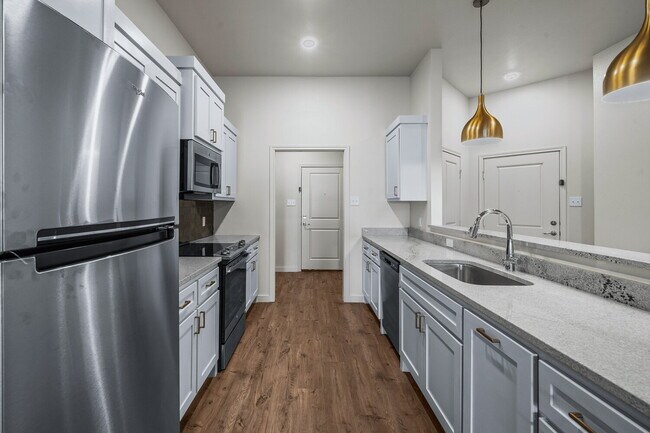 Building Photo - Gorgeous Duplex in Frenship East!