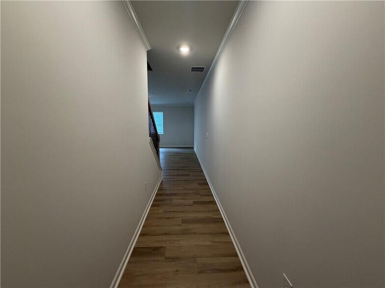 Building Photo - 36 Berryville Dr