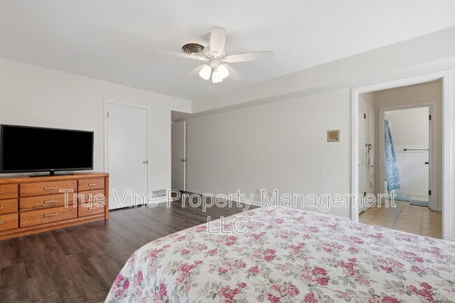 Building Photo - 2423 W Gramercy Pl