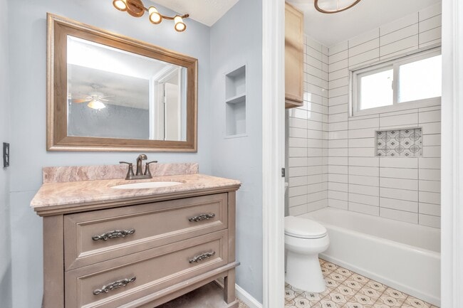 Building Photo - 13627 Greenridge Dr