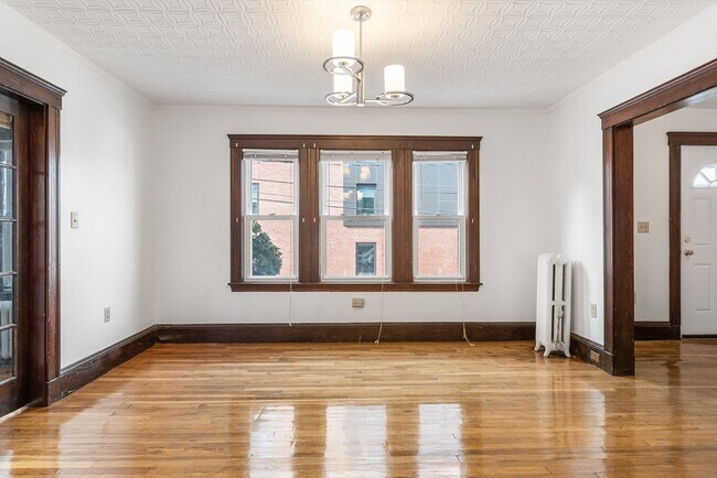 Building Photo - 28 Sunset St