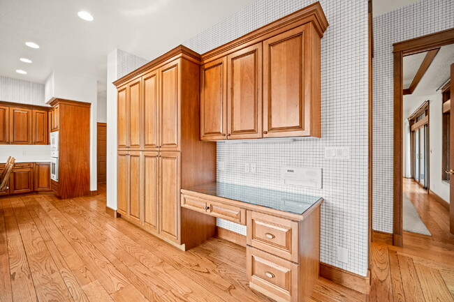 Building Photo - "Spacious 4-Bedroom, 4.5 Bathroom 4792 sq. ft. Retreat with Scenic Views and Cozy Fireplace in St...