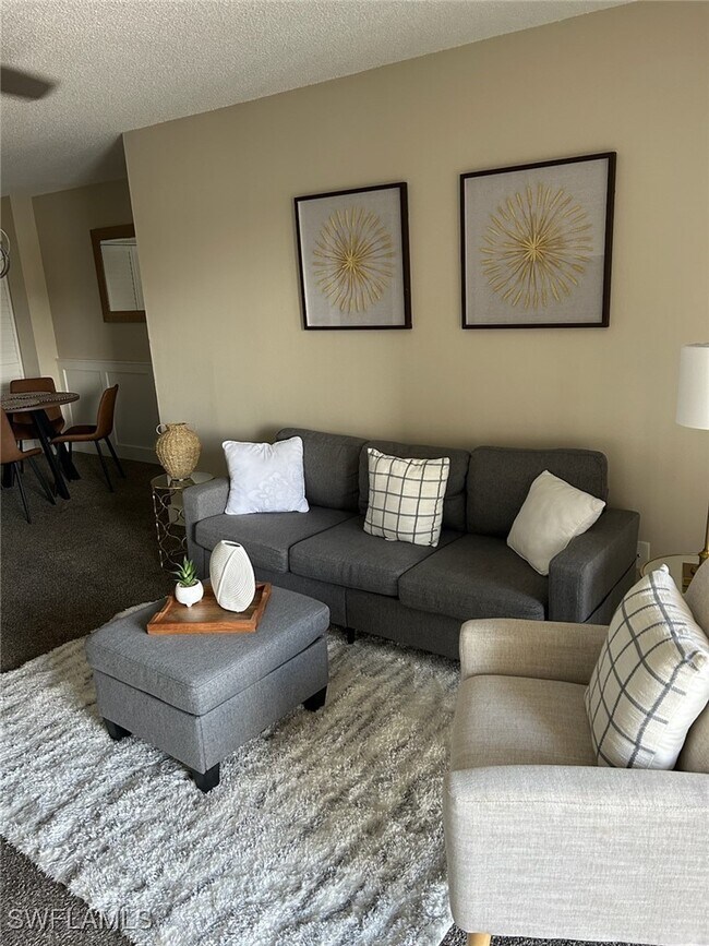 Building Photo - 5321 Summerlin Rd