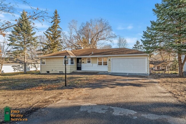Building Photo - 4 Bedroom Home in Hopkins