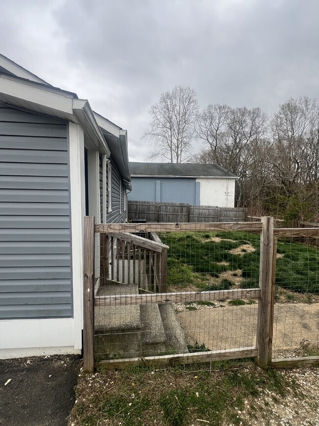Building Photo - Charming 3-Bedroom Home with 3 Full Bathro...