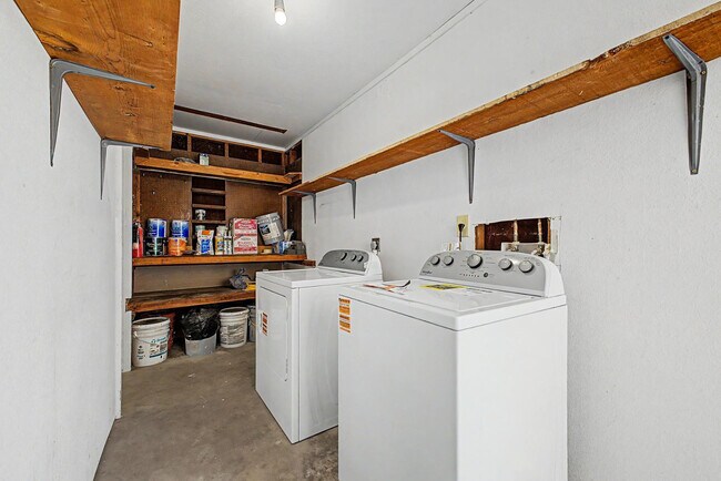 Building Photo - 8730 E Rancho Vista Dr