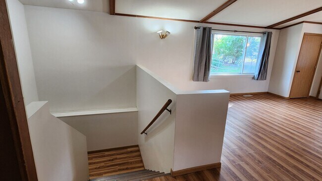 Building Photo - 1620 La Cres St