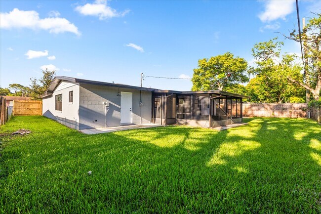 Building Photo - 4823 Pine Needle Dr