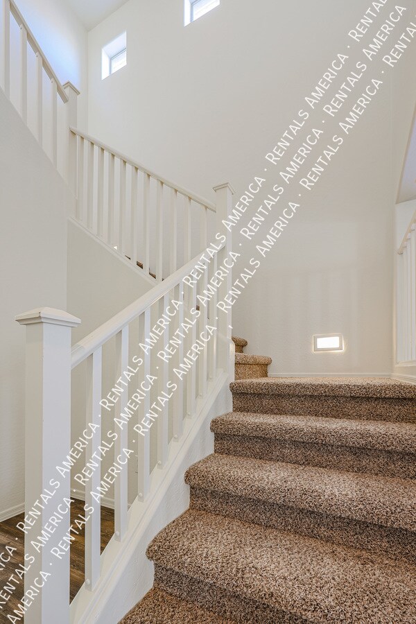 Building Photo - 323 N 76th Pl