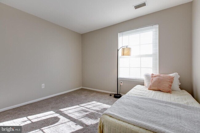 Building Photo - 206 Spring Maiden Ct