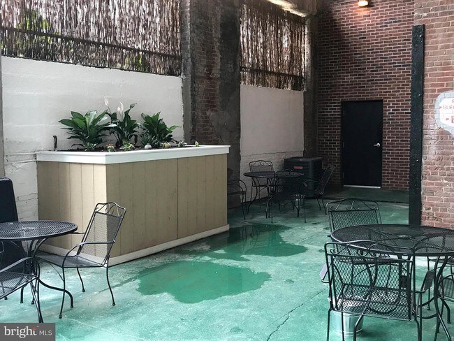 Building Photo - 1010 Arch St