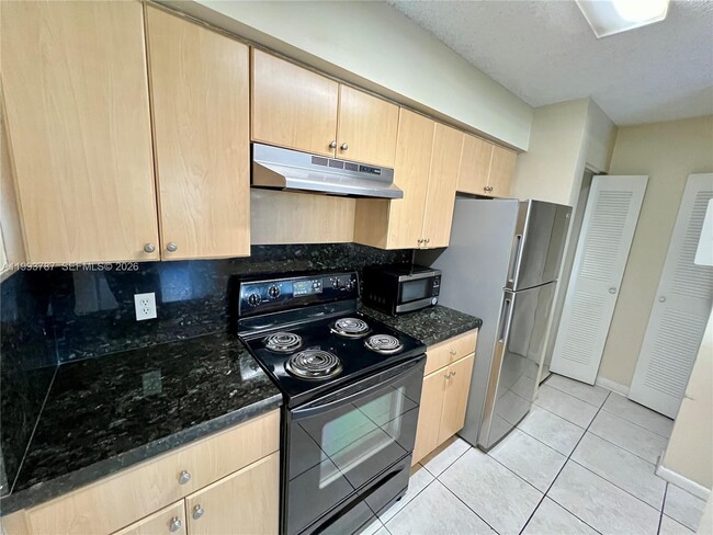 Building Photo - 530 S Park Rd