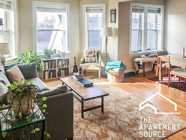 Building Photo - 4865 N Hermitage Ave