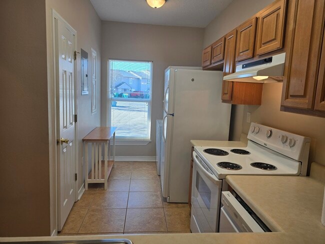 Building Photo - 204 Ann Cir