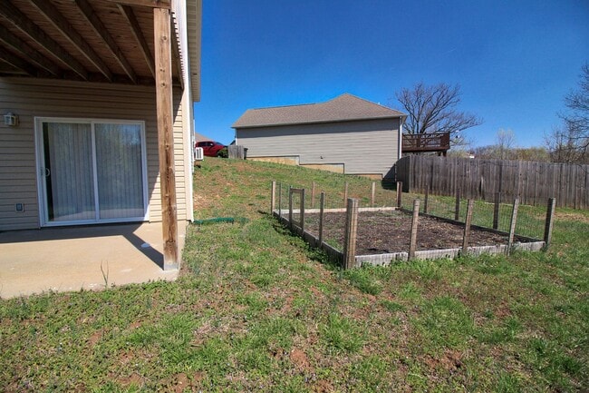 Building Photo - Available 6/16