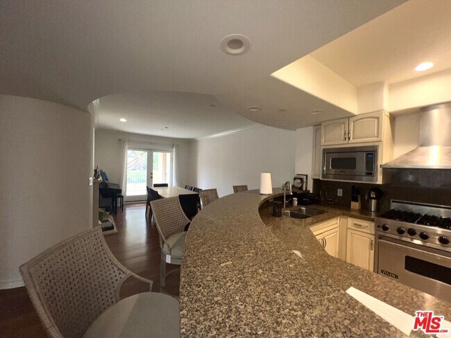 Building Photo - 1000 Granville Ave