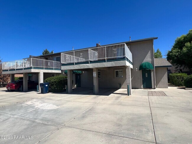 Building Photo - 9615 E Lakeshore Dr