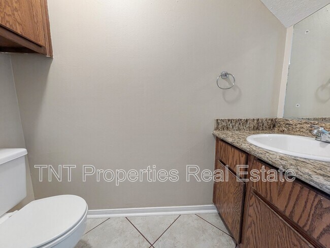 Building Photo - 1811 Woodsman Dr