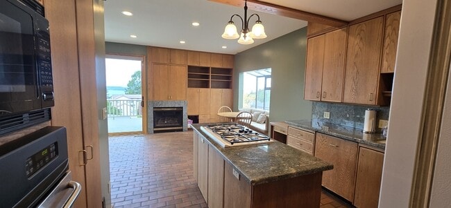 Building Photo - 3033 W Viewmont Wy W