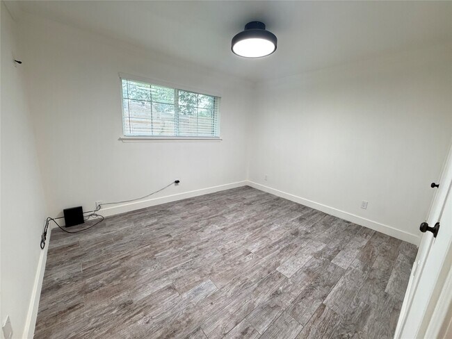 Building Photo - 1427 Kappa St