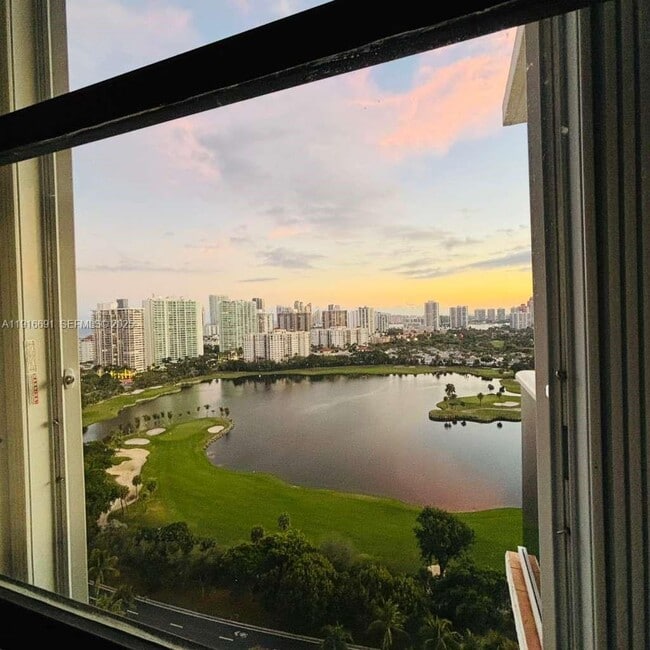 Building Photo - 3625 N Country Club Dr