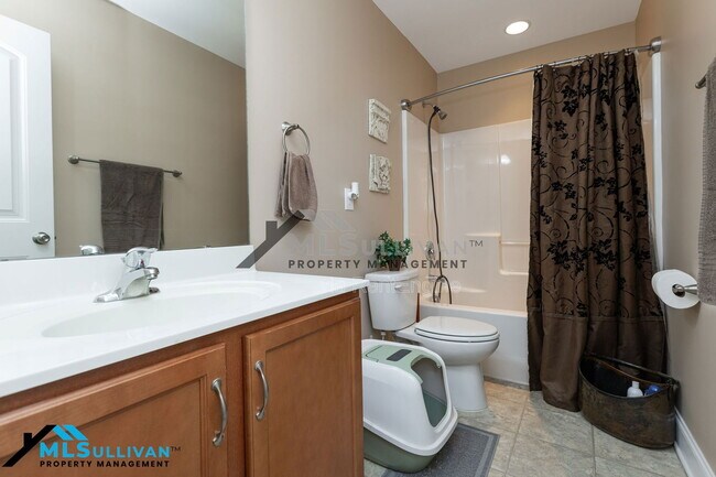 Building Photo - 913 Beech Glen Dr