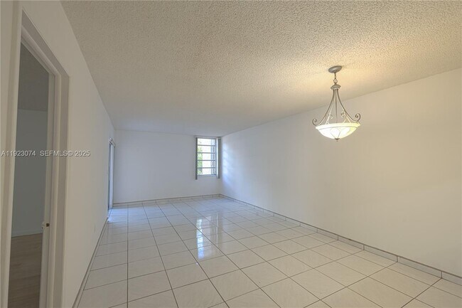 Building Photo - 1900 W 68th St