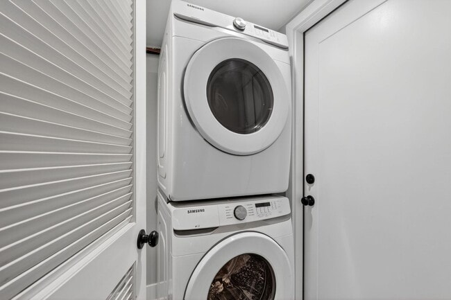 Building Photo - Available Now! Two Bed // Two Bath in Eckington!