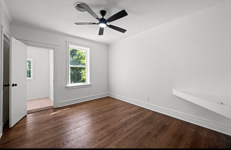 Building Photo - 5006 Tholozan Ave