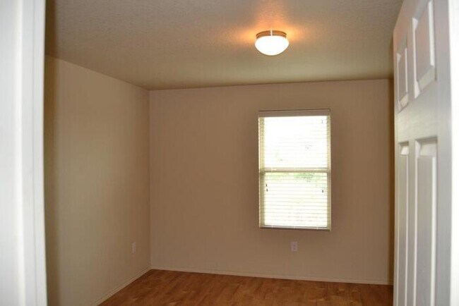 Building Photo - 10730 Goose Way