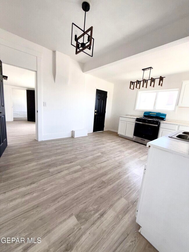 Building Photo - 3203 Frankfort Ave