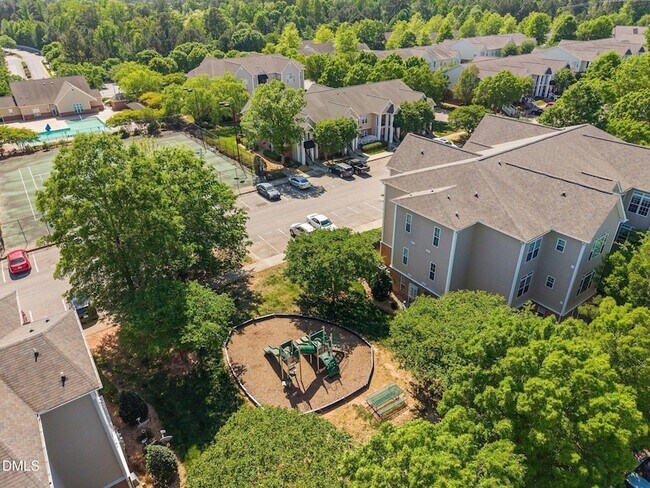 Building Photo - 2400 Huntscroft Ln