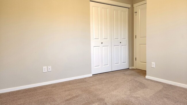 Building Photo - Luxury living in Lacey!