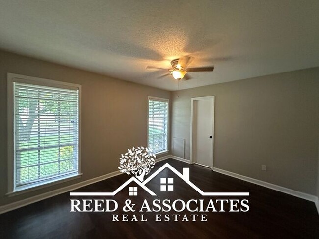 Building Photo - Charming Raleigh Home