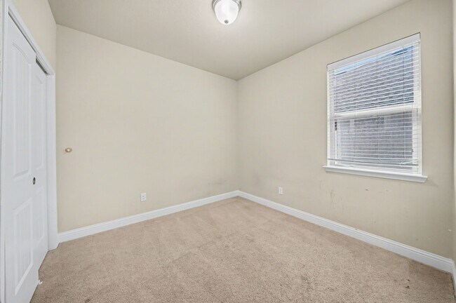 Building Photo - 1523 Bluestone Edge Ln