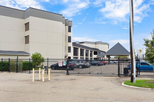 Building Photo - 2BR 2BA Condo Downtown (Riverview Condomin...