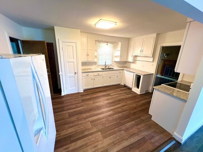 Building Photo - Available Now! $2000/MO Donelson living in...