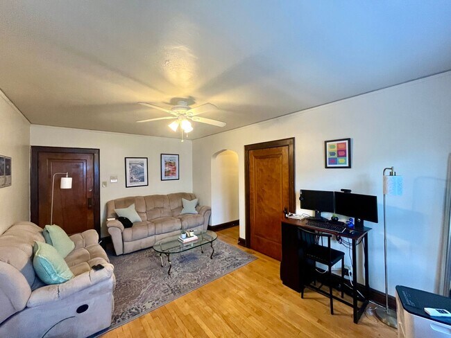 Interior Photo - 2632 N Oakland Ave