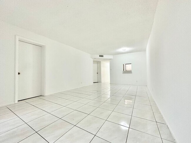 Building Photo - 7900 Fairview Dr