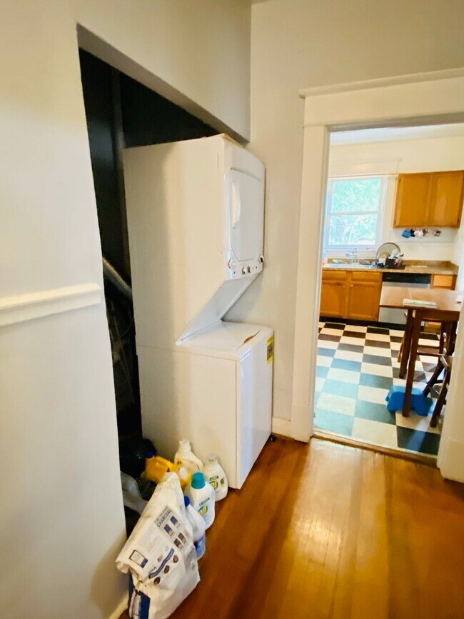 Building Photo - 117 N Robinson St