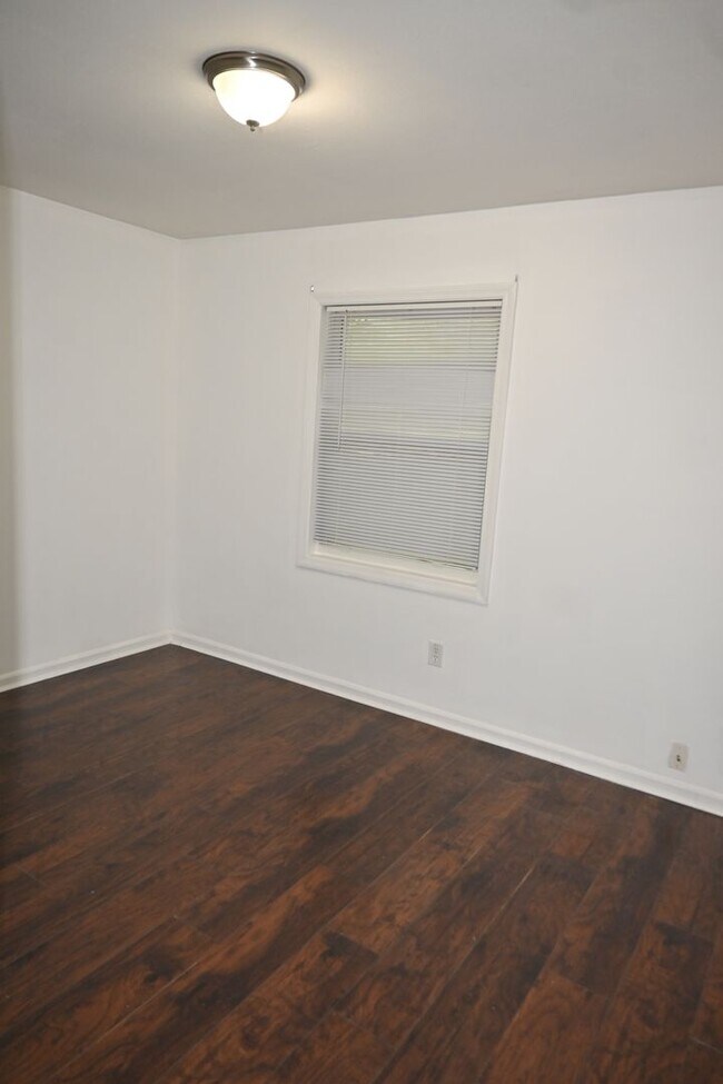 Building Photo - 2031 Wellborn Dr