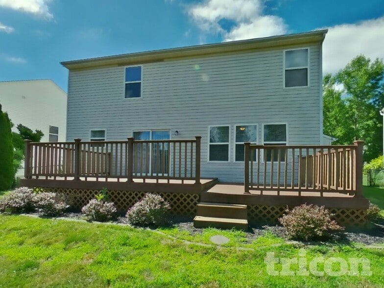 Building Photo - 6612 Smithfield Dr