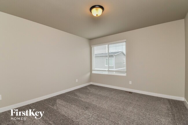 Building Photo - 11164 Murrelet Dr