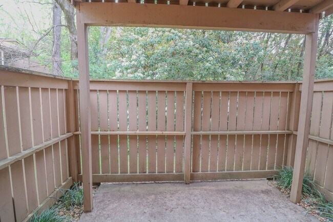 Building Photo - Super cute 2 bedroom condo in great Rock Hill location!