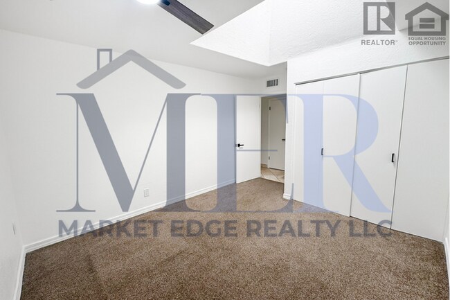 Building Photo - 5Bed/2Bath Home at Southern/Mill Ave! $399...