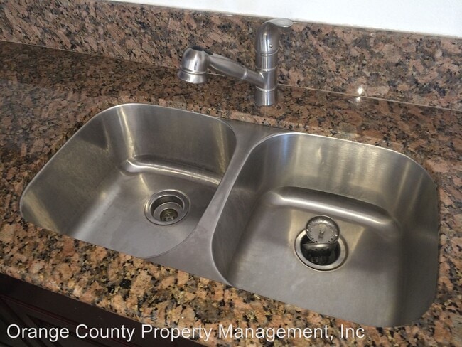 Building Photo - 714-718 W 20th St