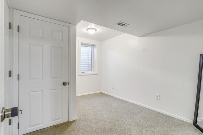 Building Photo - 2860 S Golden Way