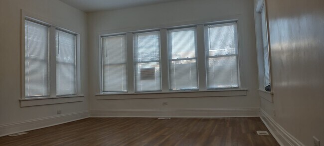 Building Photo - 3949 W Monroe St