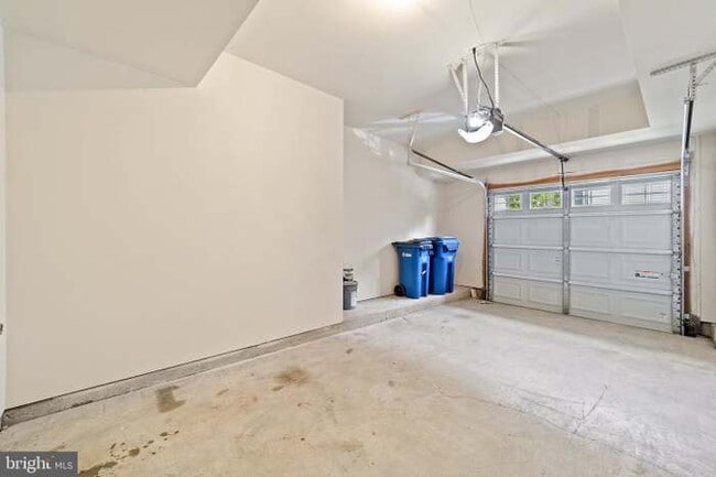 Building Photo - 43097 Thoroughfare Gap Terrace