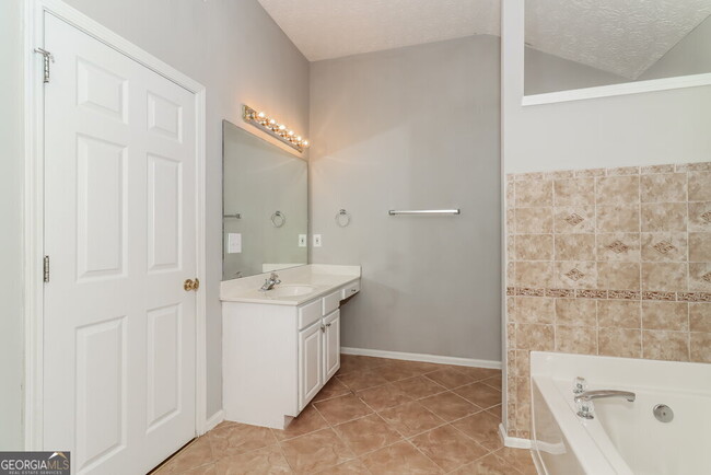 Building Photo - 2159 Caneridge Dr